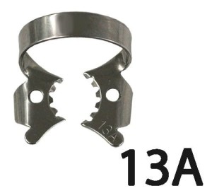 Klamra z ząbkowanymi szczękami do dolnych lewych i górnych prawych zębów trzonowych (Nr 13A).