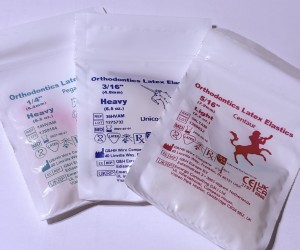 Gumki ortodontyczne strong 1/8+ nakładacz do wyciągów